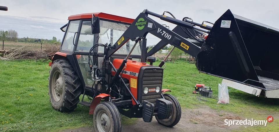 Ładowacz czołowy firmy Agrosped model V700 Zabłocie