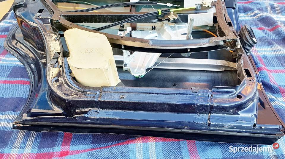 AUDI A4 B5 DRZWI LEWY TYŁ IDEALNE KOLOR LZ5L Radom