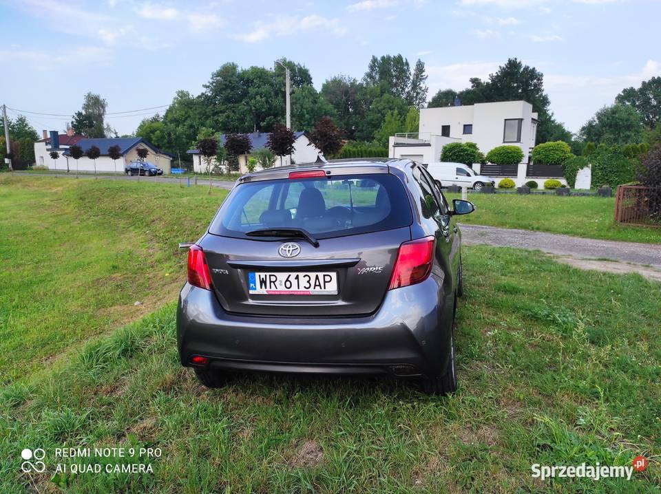 Toyota Yaris Premium 133 2015 salon stan