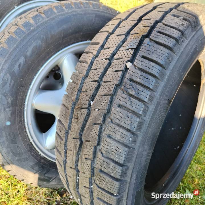 Opona Michelin Agilis Alpine 23560R17C Staw