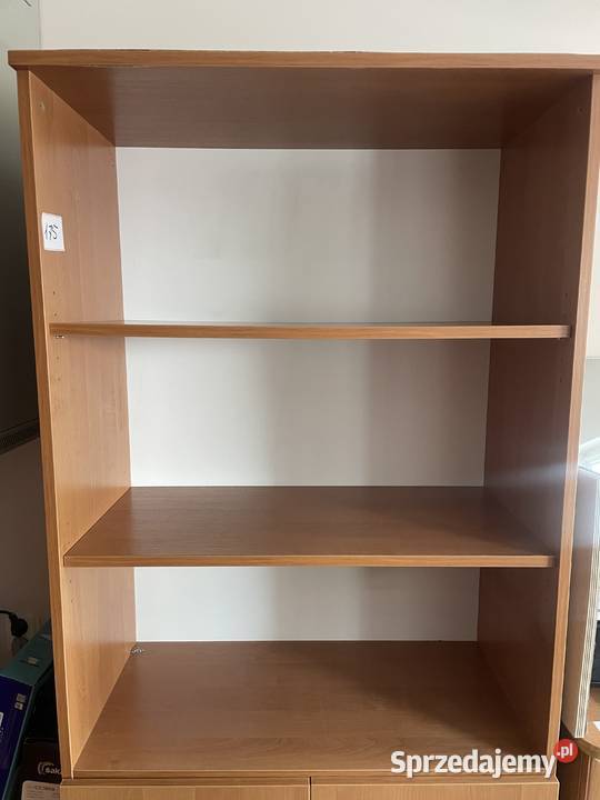 Regał z półkami i zamykaną częścią sprzedam