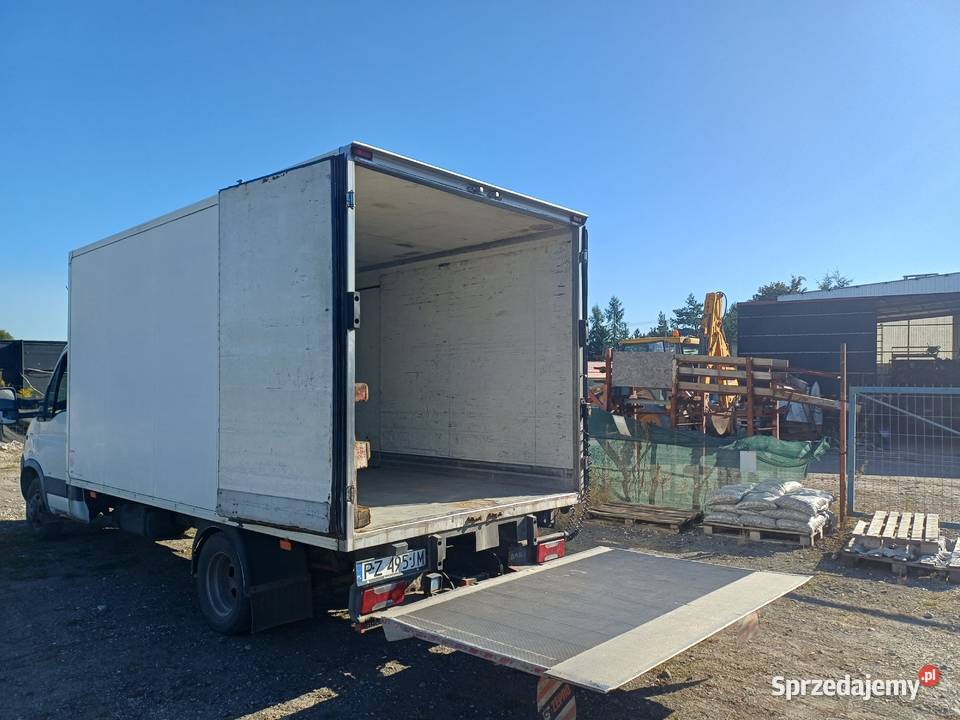 Transport palet i maszyn Kostrzyn auto z windą 8