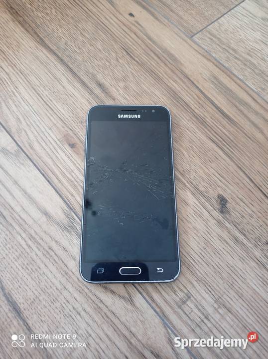 Smartfon Samsung J 3