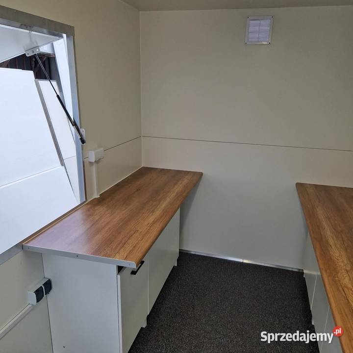 Przyczepa gastronomiczna na lody i nie