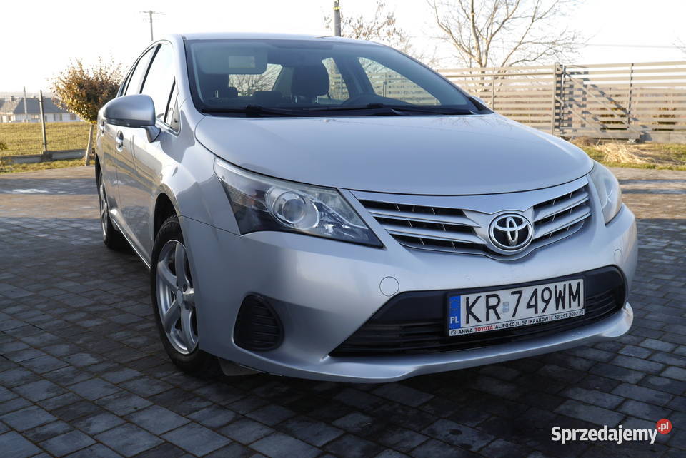 Toyota Avensis 2012 16 benzyna Polski salon Słomniki