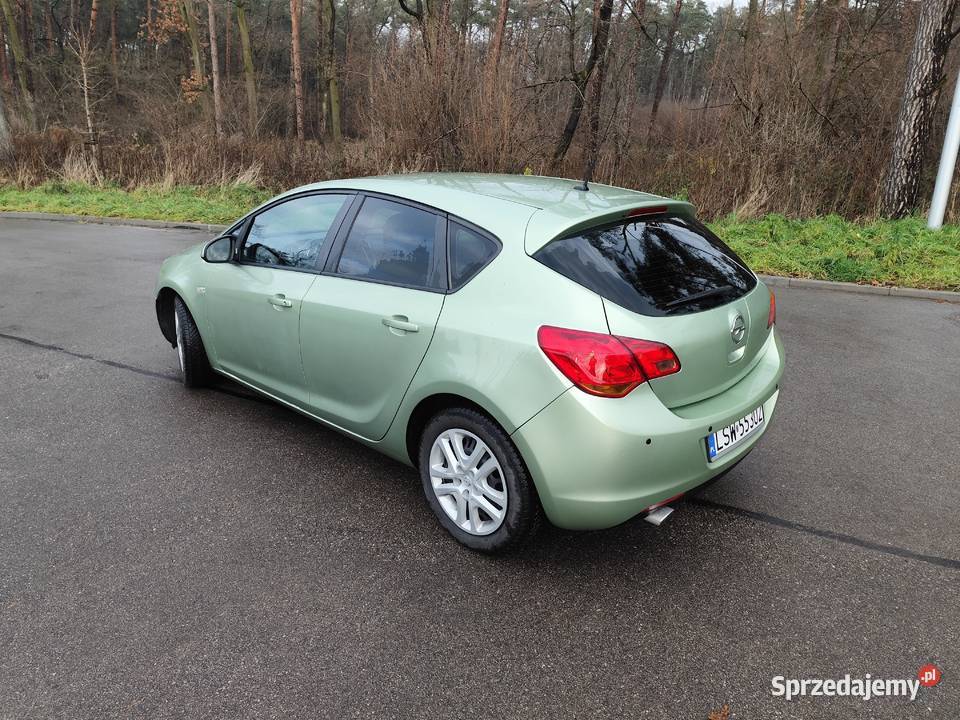 Opel Astra 16 Benzyna z gazem Rok produkcji 2010 Świdnik