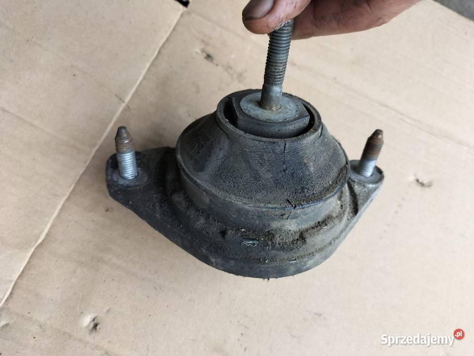 PODUSZKA SILNIKA AUDI 80B4 8A0199379E sprzedam