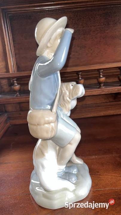 Figurka chłopięca z psem Bloodhound Syg Miquel Porcelana i szkło