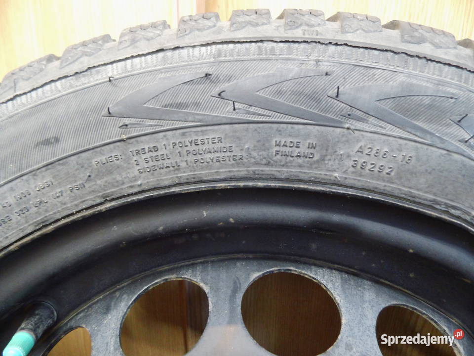 Koła z oponami zimowymi i kołpakami Toyota Samochodowe Opony i felgi Radzewice