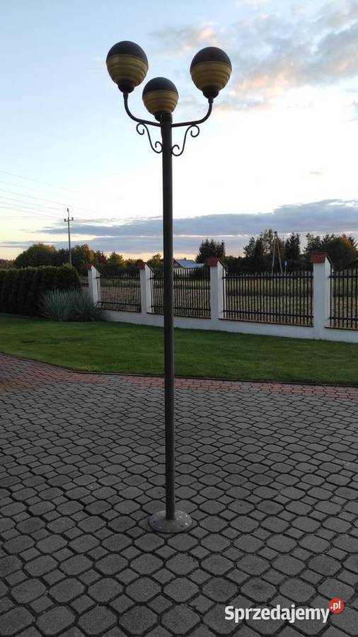 Wysoka metalowa trójramienna lampa sprzedam