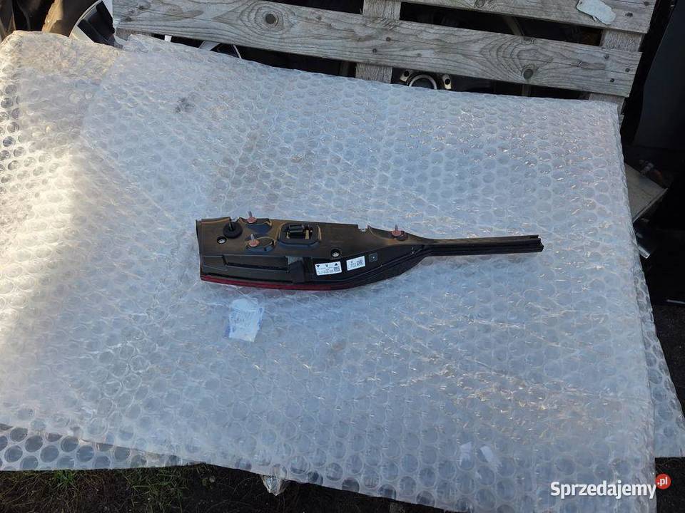 Lampa prawa prawy tył tylna w klapę BMW F44