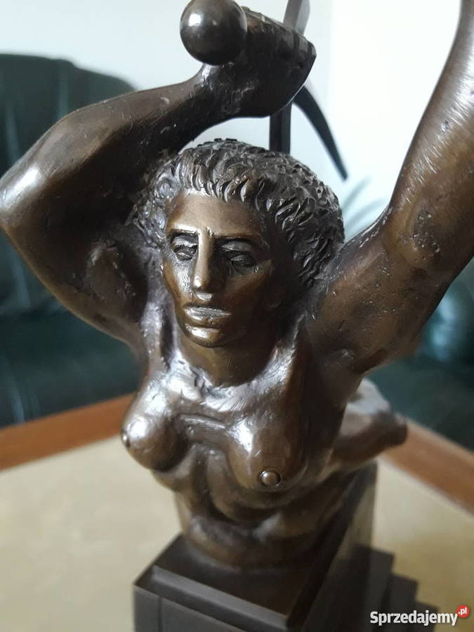 Rzeżba z brązu Nike Janów Lubelski