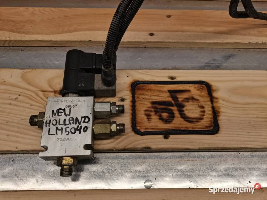 Holland LM 5040 Blok zaworowy 7028830