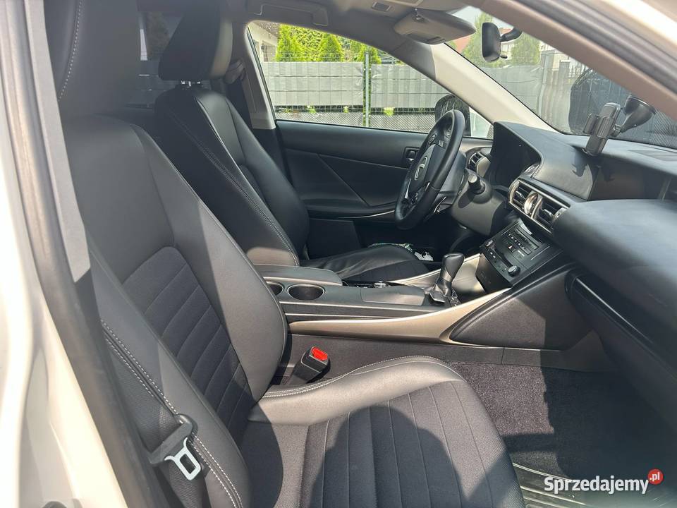 Lexus is 250 serwis ASO Dominów