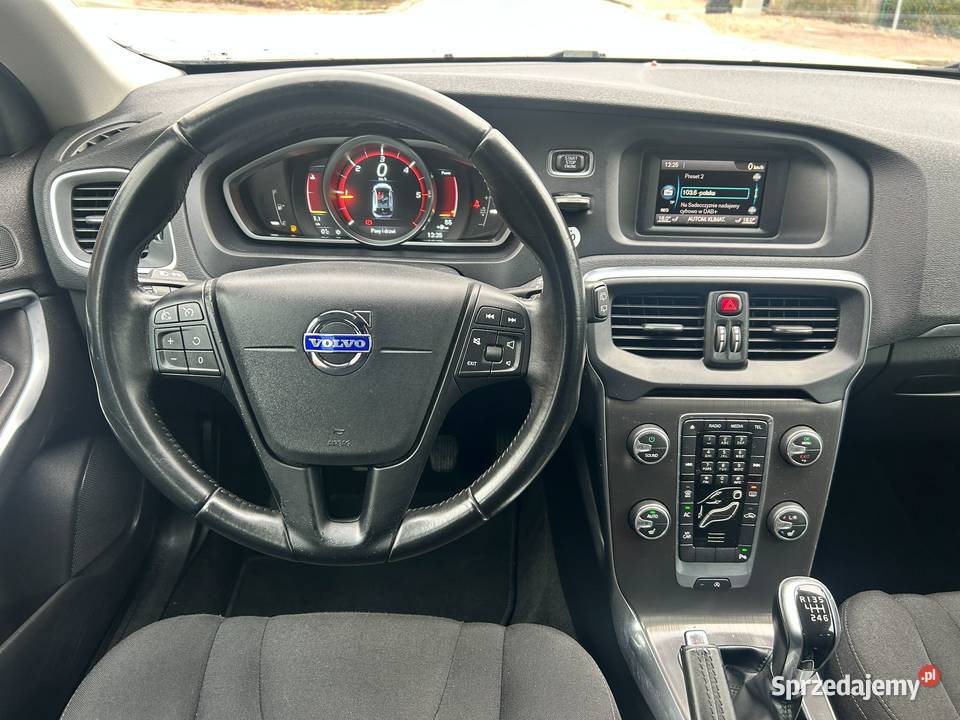 Volvo V40 16 Diesel MOMENTUM centralny zamek V40 Kielce sprzedam