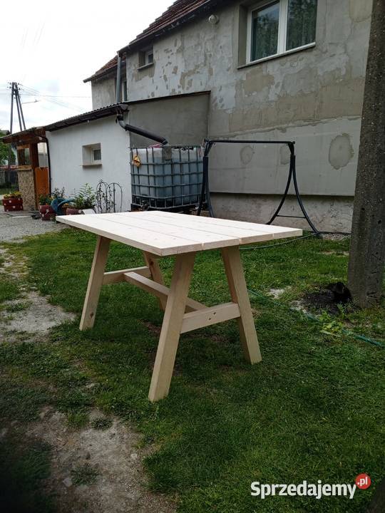 Stół ogrodowy drewniany