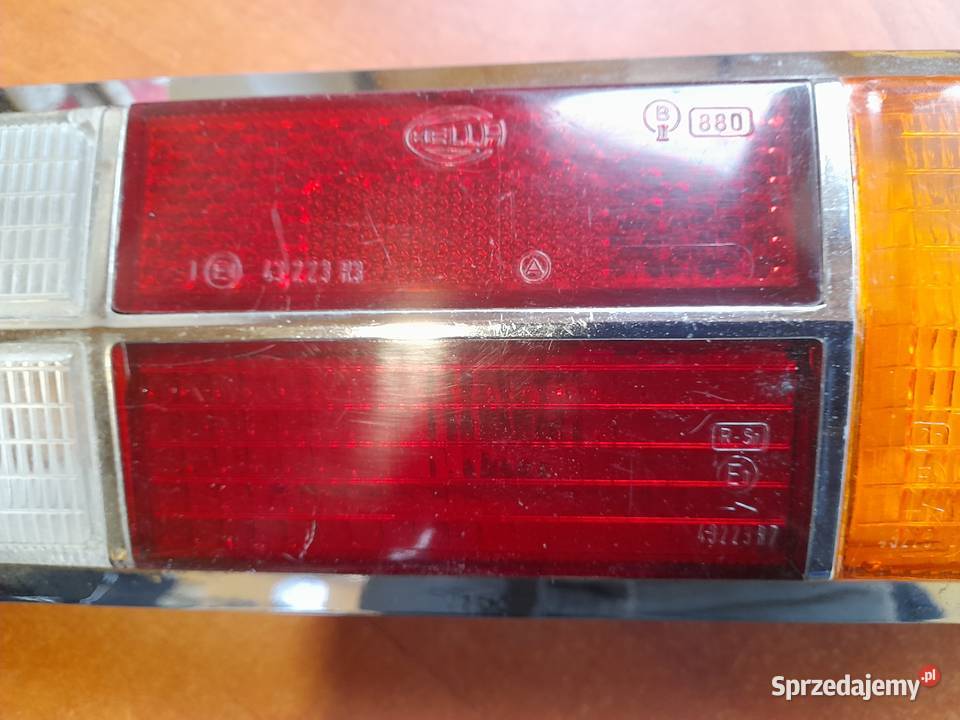 Audi 100 C1 lampa tylna prawa Goleniów