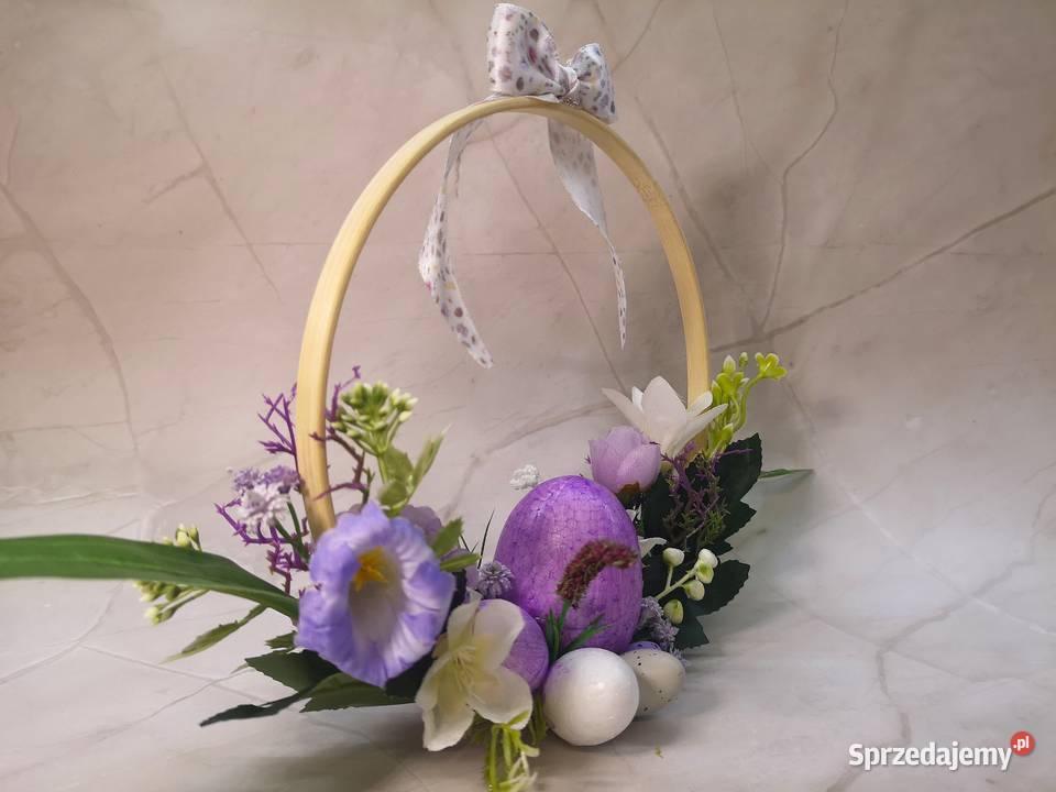 Elegancki stroik wielkanocny na kole Wielkanoc