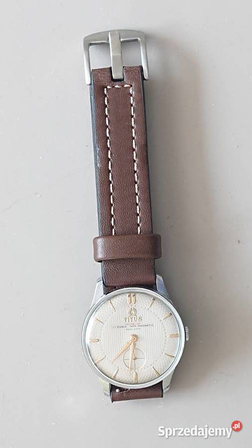 Ponadczasowy zegarek TITUS Legnica