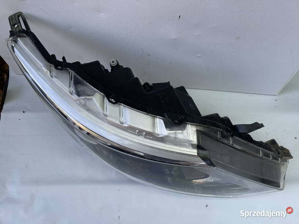 NISSAN QASHQAI J11 PRAWA LAMPA PRZÓD Lampy przednie Ostroróg