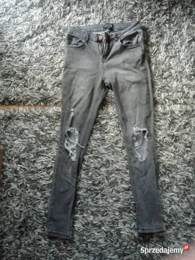 Jeansy rozciągliwe z dziurami