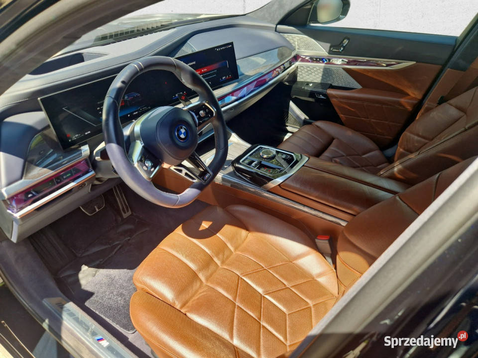 BMW M760 e PHEV xDrive sportaut z salonu serwisowany w ASO Warszawa