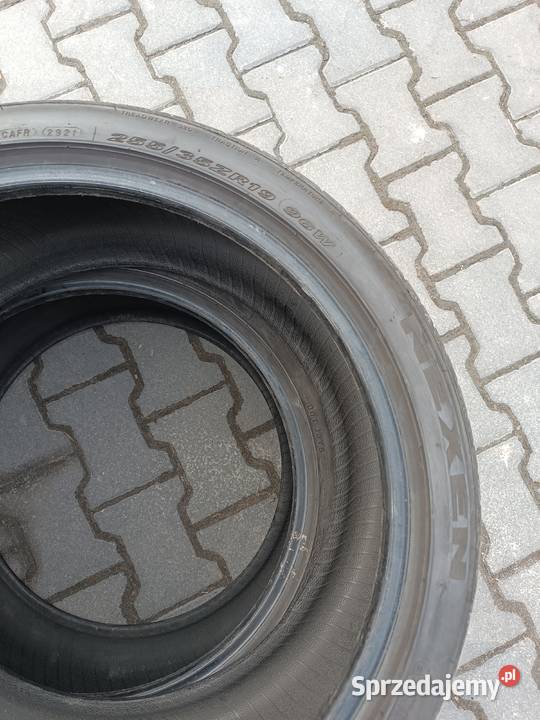Sprzedam 2 opony letnie Nexen 25535 r19 19cale Samochodowe Paradyż