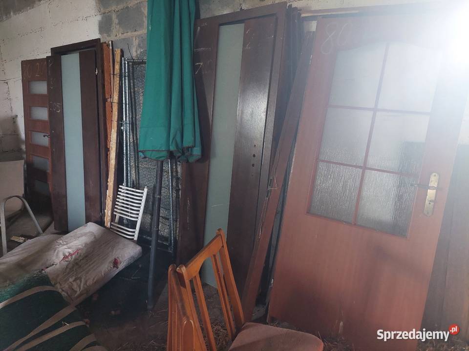 Drzwi wewnętrzne z oscieznica framugą skrzydla