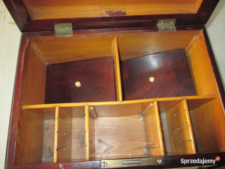 Piękny palisandrowy kuferek Stargard
