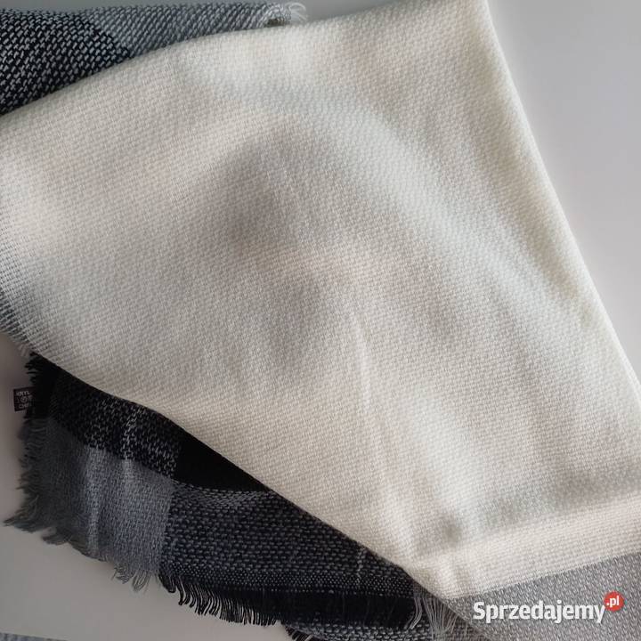 Szalik kremowo czarny 140x140 nowy łódzkie Sieradz