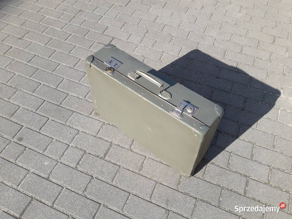 Stara walizka tekturowa z okresu PRL u lata 6070 pomorskie