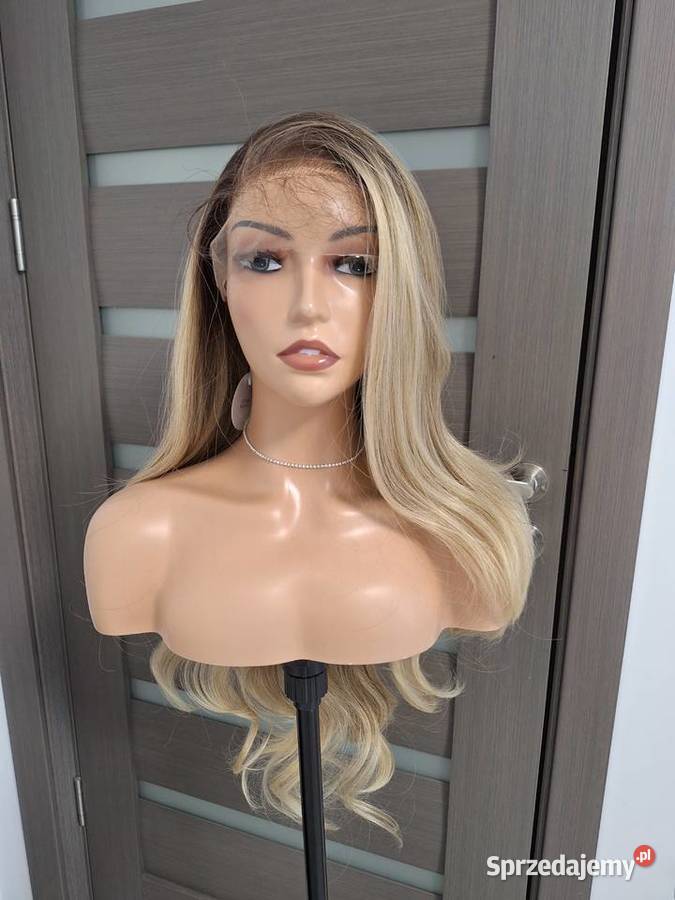 Długa kręcona blond peruka z koronką z przodu Nakrycia głowy pomorskie Malbork