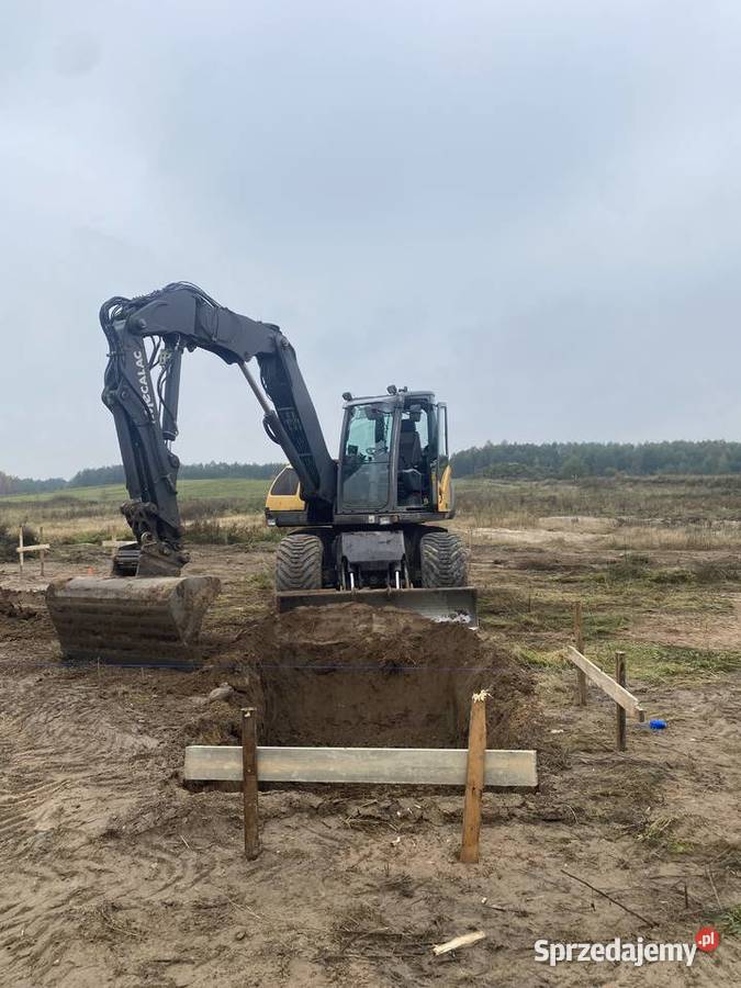 Usługi koparką Mecalac 714 wykopy prace ziemne Ełk