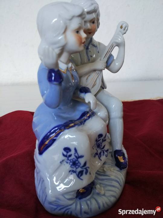 Figurka z porcelany Młodzieniec z mandoliną małopolskie Ropa