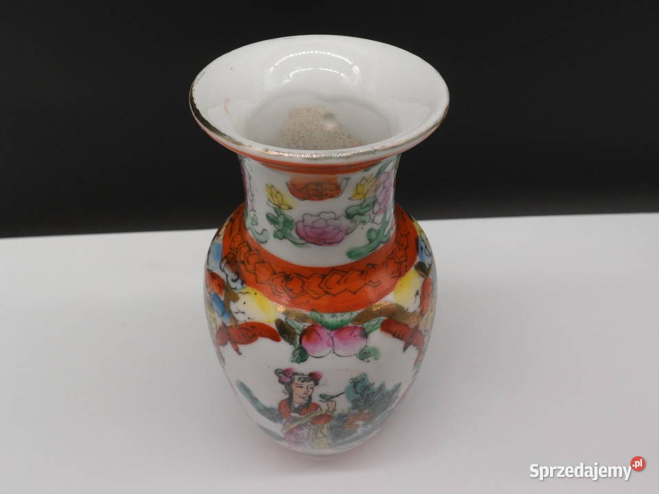 Chiński wazonwazonik Porcelanowy Famille Rose Raszków