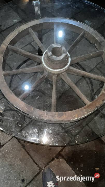 Stolik kawowy retro z koła wozu Meble Lubin