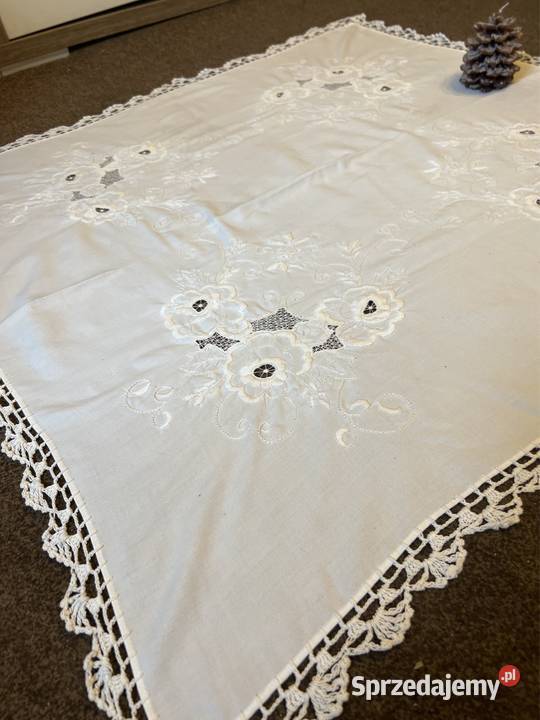 Obrus szydełkowy haftowany róże Zabrze