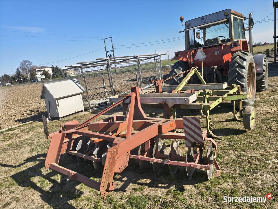 Ciągnik Massey Ferguson 2640 Gruber z talerzówką