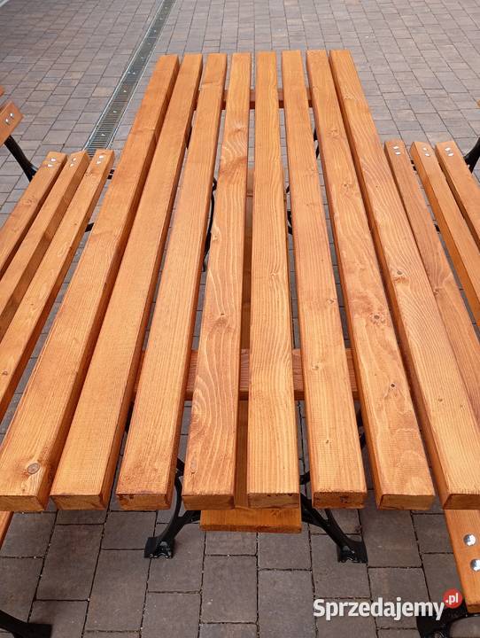Komplet mebli ogrodowych ładny i solidny na lata