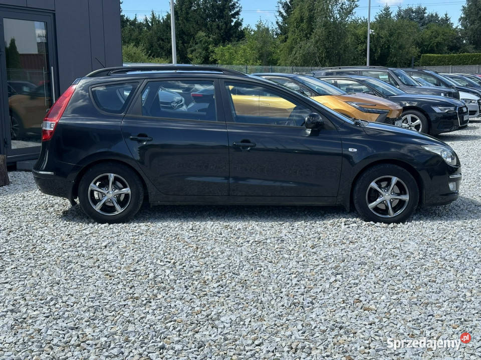 Hyundai i30 16 16V MPI 126 2009 serwisowany czarny i30