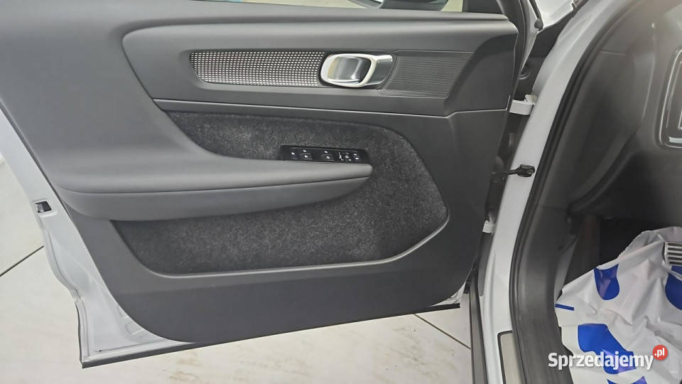 Volvo XC 40 T5 PlugIn Hybrid Inscription Z Warszawa