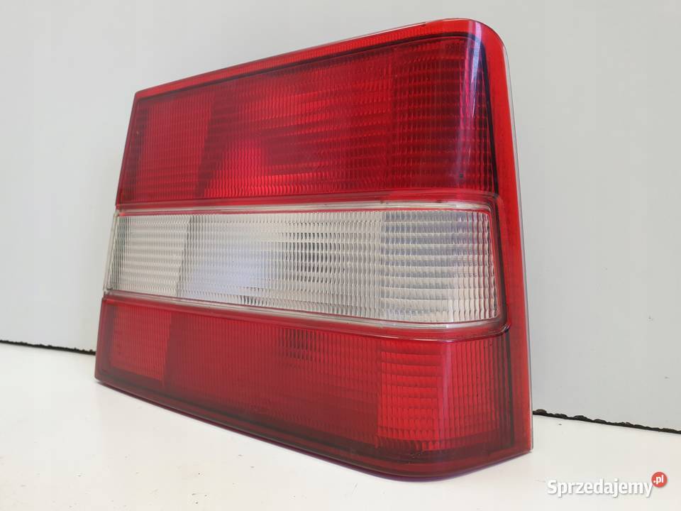 LAMPA PRAWA Volvo 940 960 TYLNA W KLAPĘ prawy Rudka