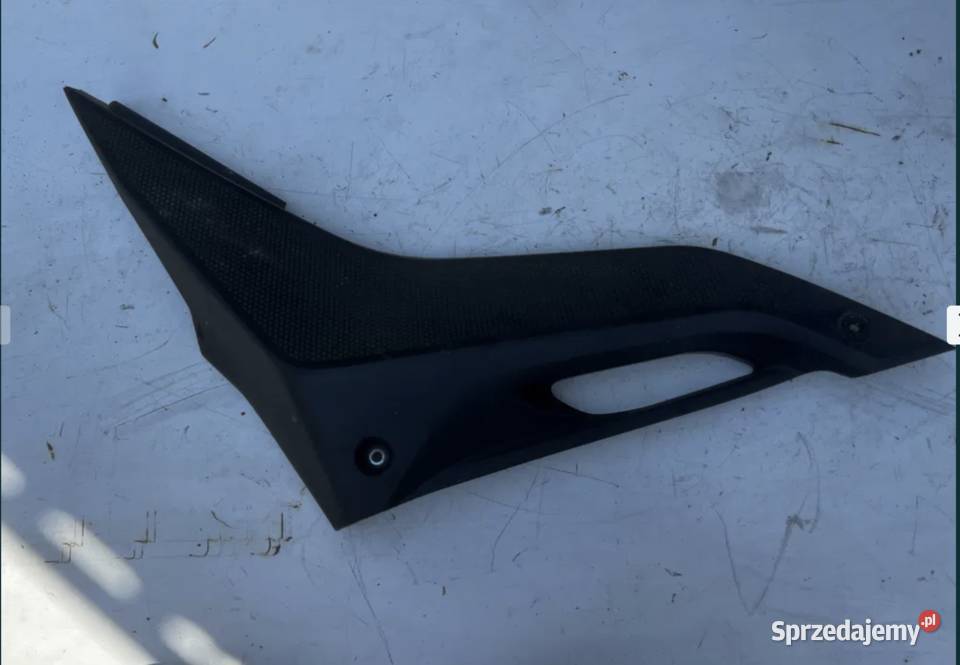 osłona boczek prawy Yamaha YZFR 125 RE06 wielkopolskie Ostrzeszów