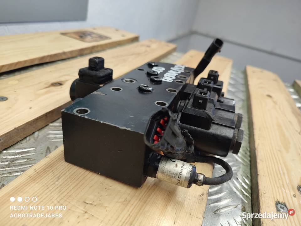 Blok hydrauliczny G842 100 600 012 JCB 8330