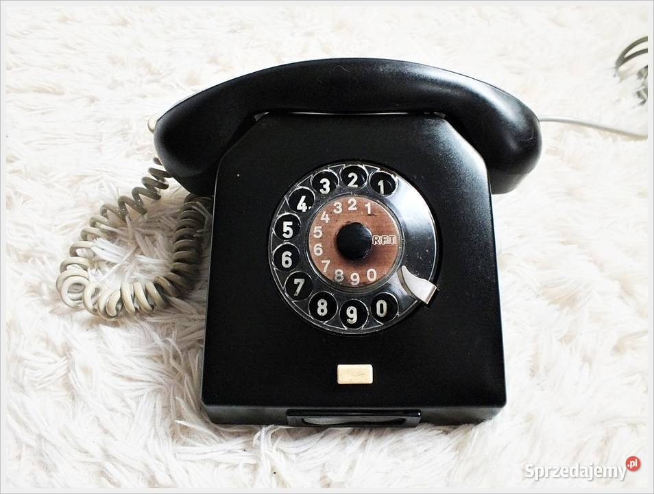 Stary telefon w czarnym matowym bakelicie W58 Żary