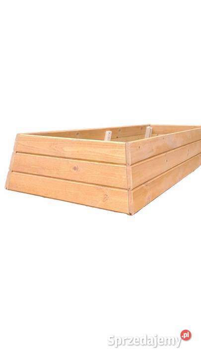 Drewniana obudowa grobu skośna