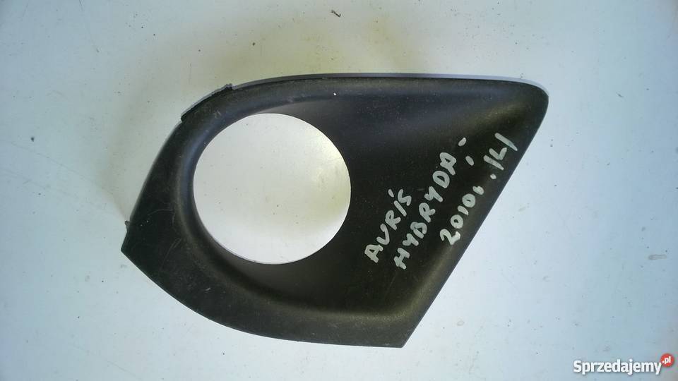 TOYOTA AURIS HYBRID ZASLEPKA PRAWA POD HALOGEN