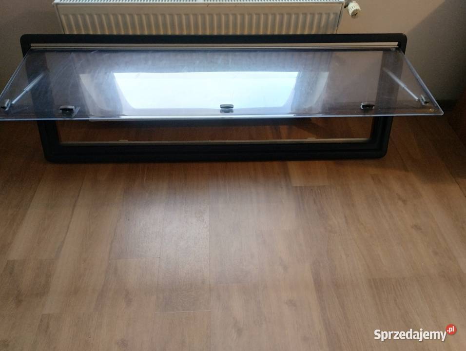 Okno uchylne z roletą i moskitierą do kampera Mierzyn