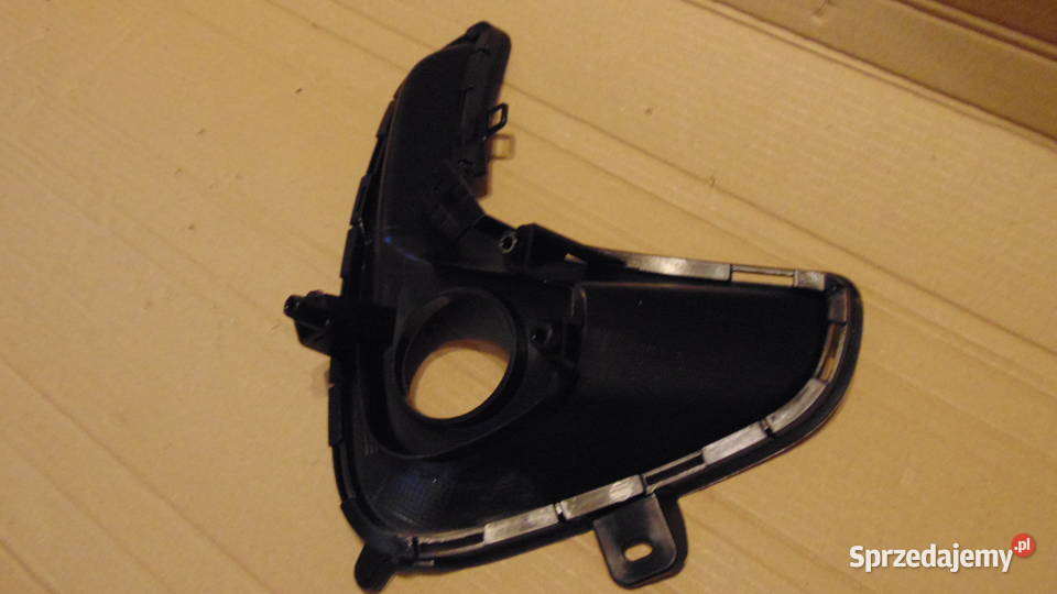 Toyota Yaris kratka zderzaka lewa 521130D160 osobowe
