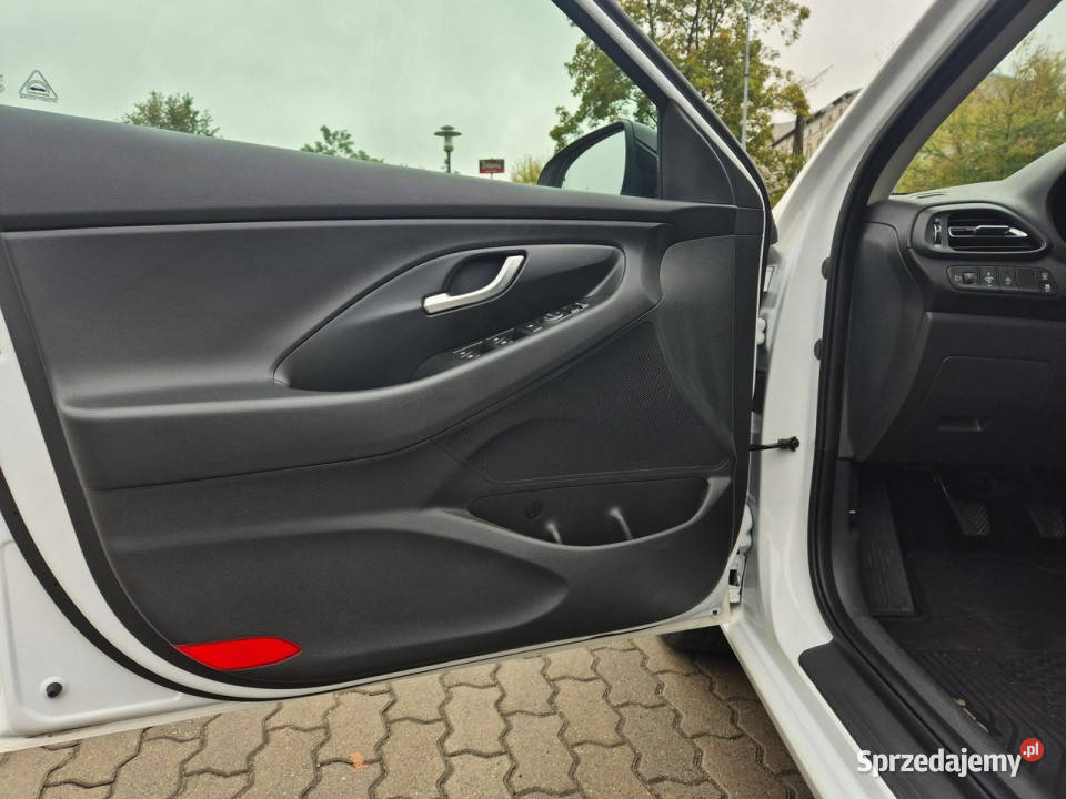 Hyundai i30 10 TGDI 6MT 120 WersjaSmart Pakiet lakier metallic Łódź sprzedam